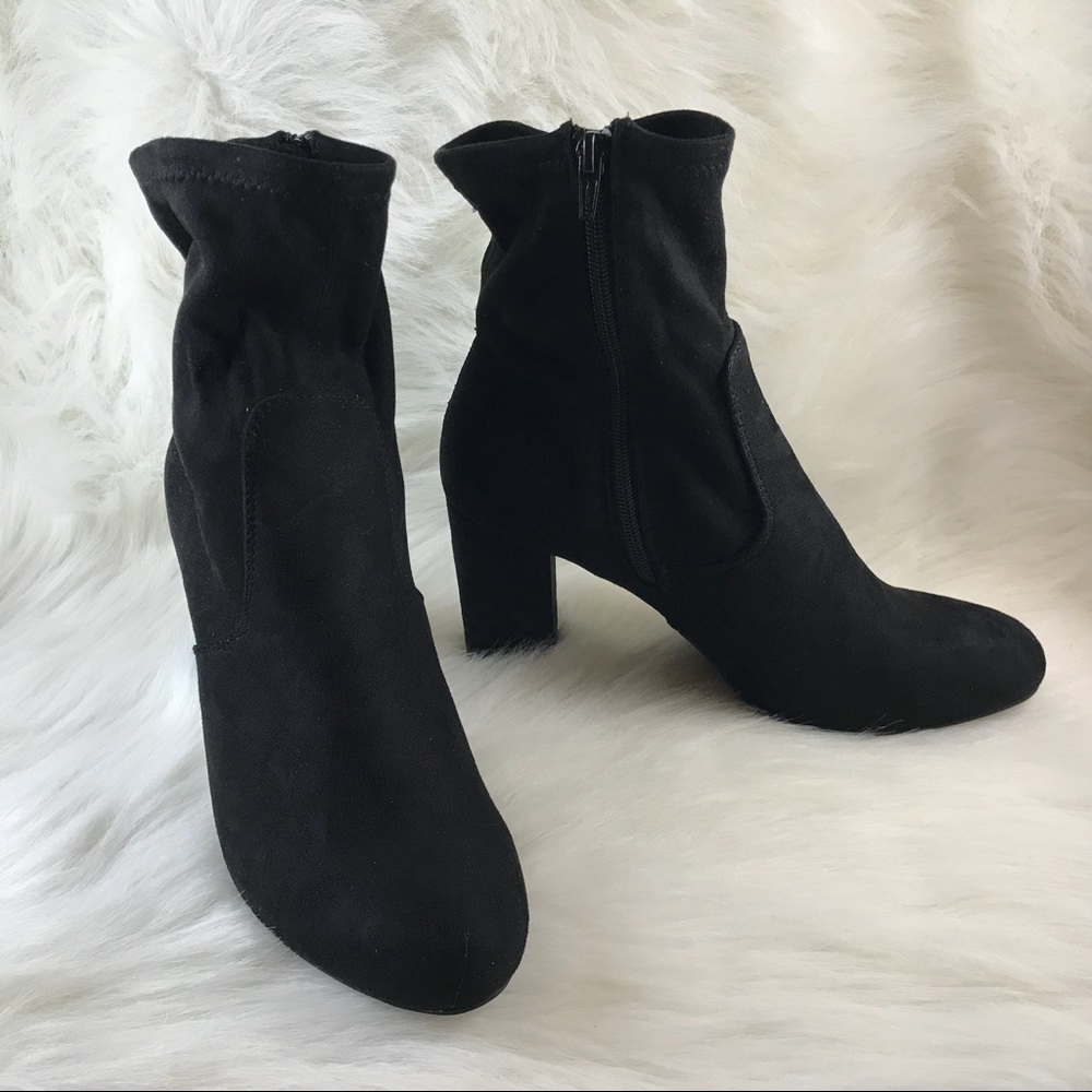 LEFT 9 RIGHT 8.5 Candies Black Block Heeled boot